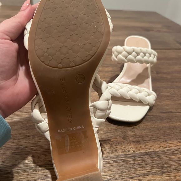Kelly and Katie white sandals - Picture 3 of 3